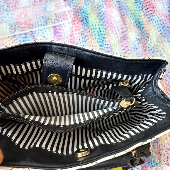 ⤵️LUV BETSY By Betsey Johnson Irish Cream Bowtie Tote Purse - Green Camo🤍 - Picture 7 of 13